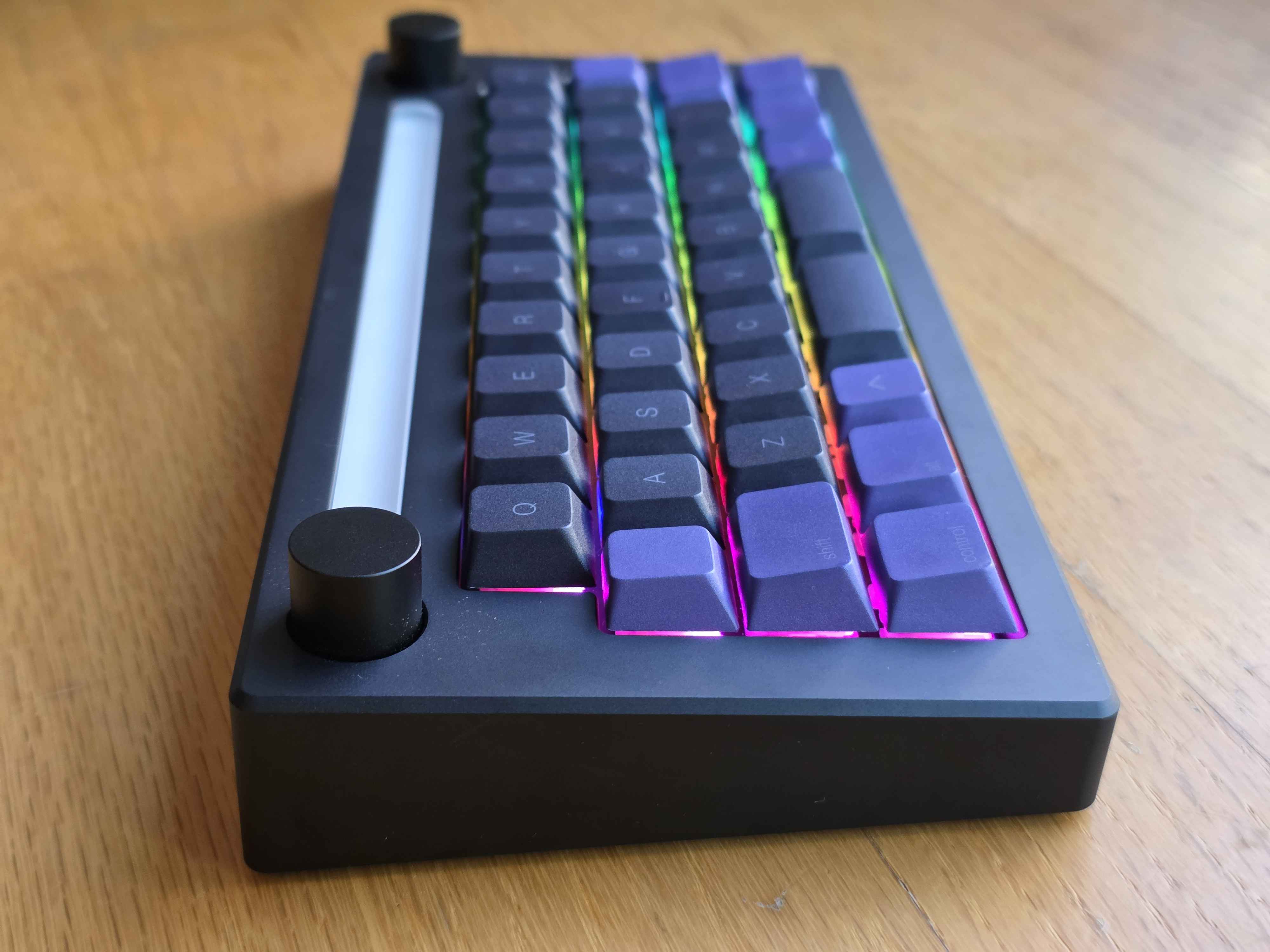 Apos x Community 40% Micro Keyboard - Image 3