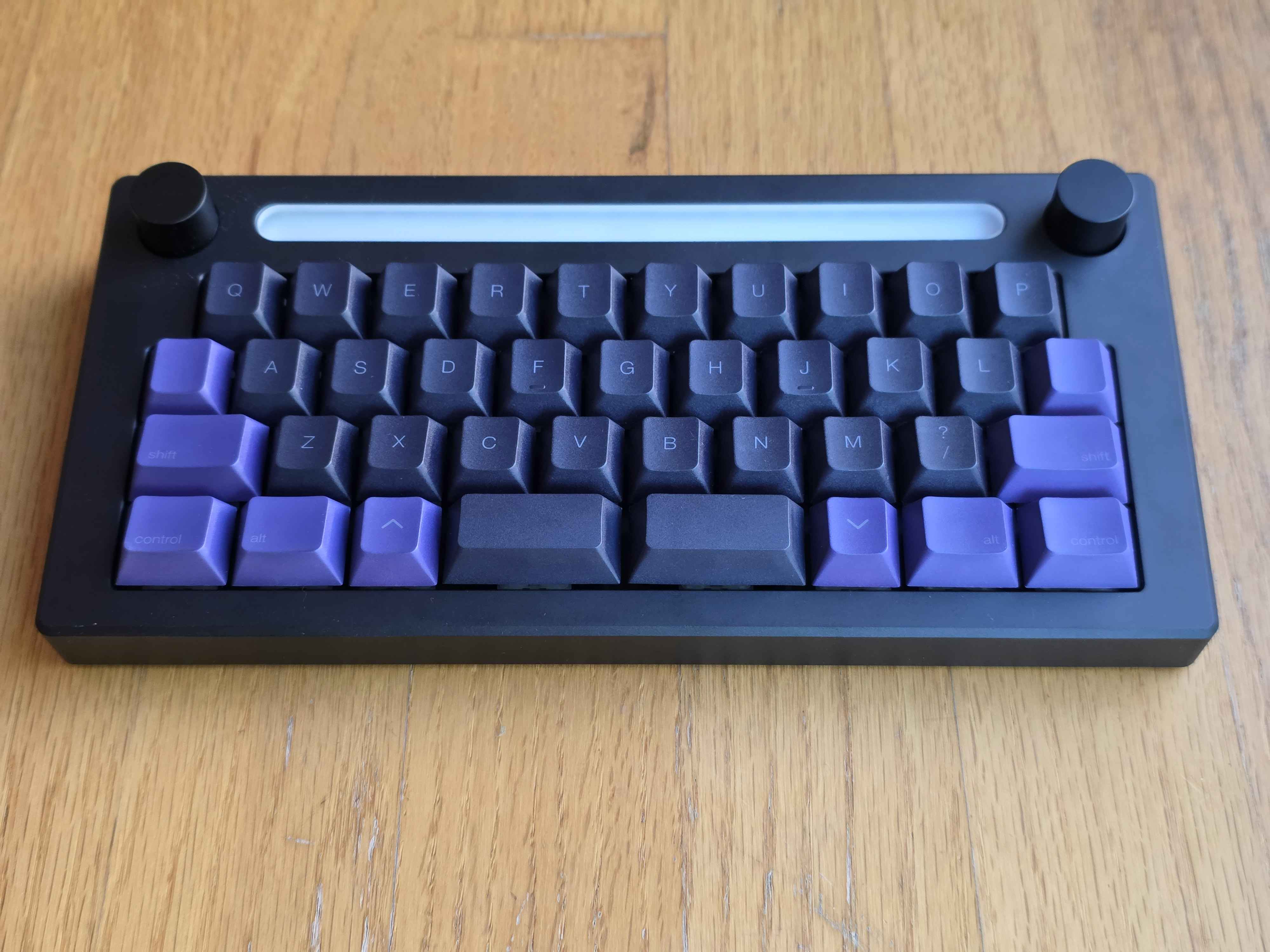 Apos x Community 40% Micro Keyboard - Image 5