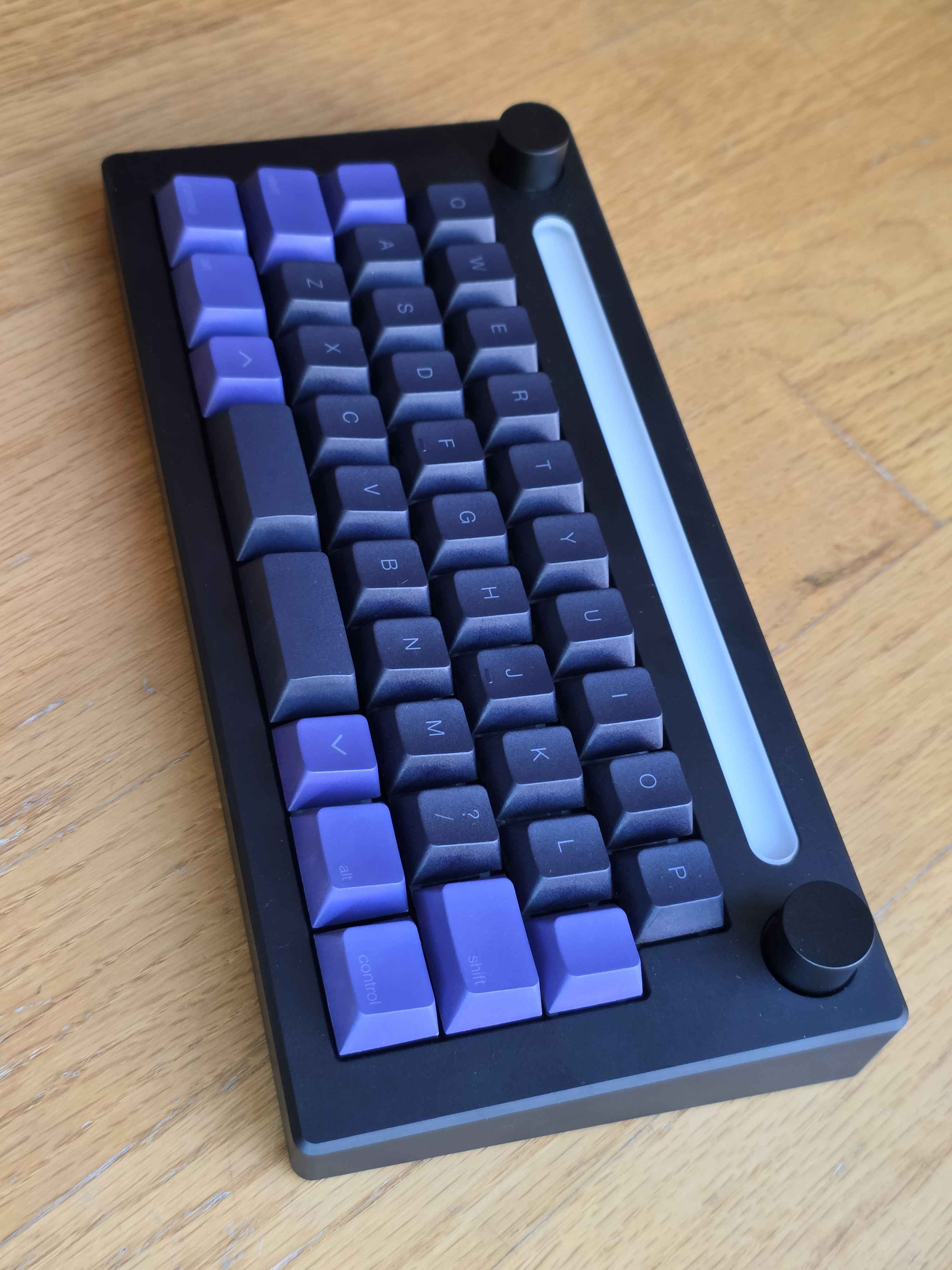 Apos x Community 40% Micro Keyboard - Image 7