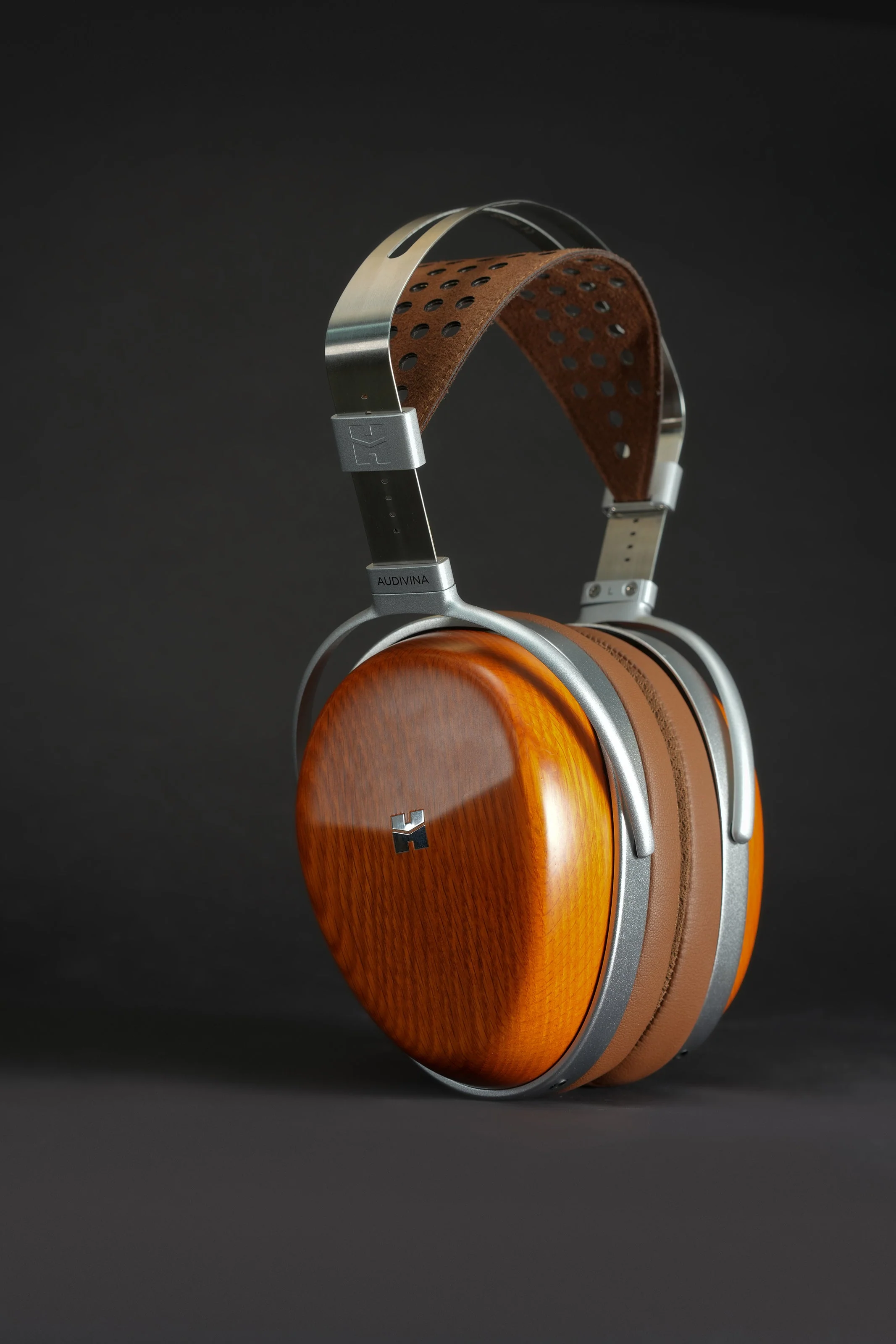 HIFIMAN Audivina Closed-Back Planar Magnetic Headphones - Image 3