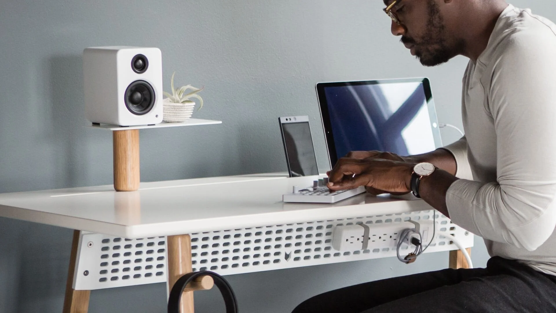 Kanto Audio YU2 Powered Desktop Speakers - Image 10