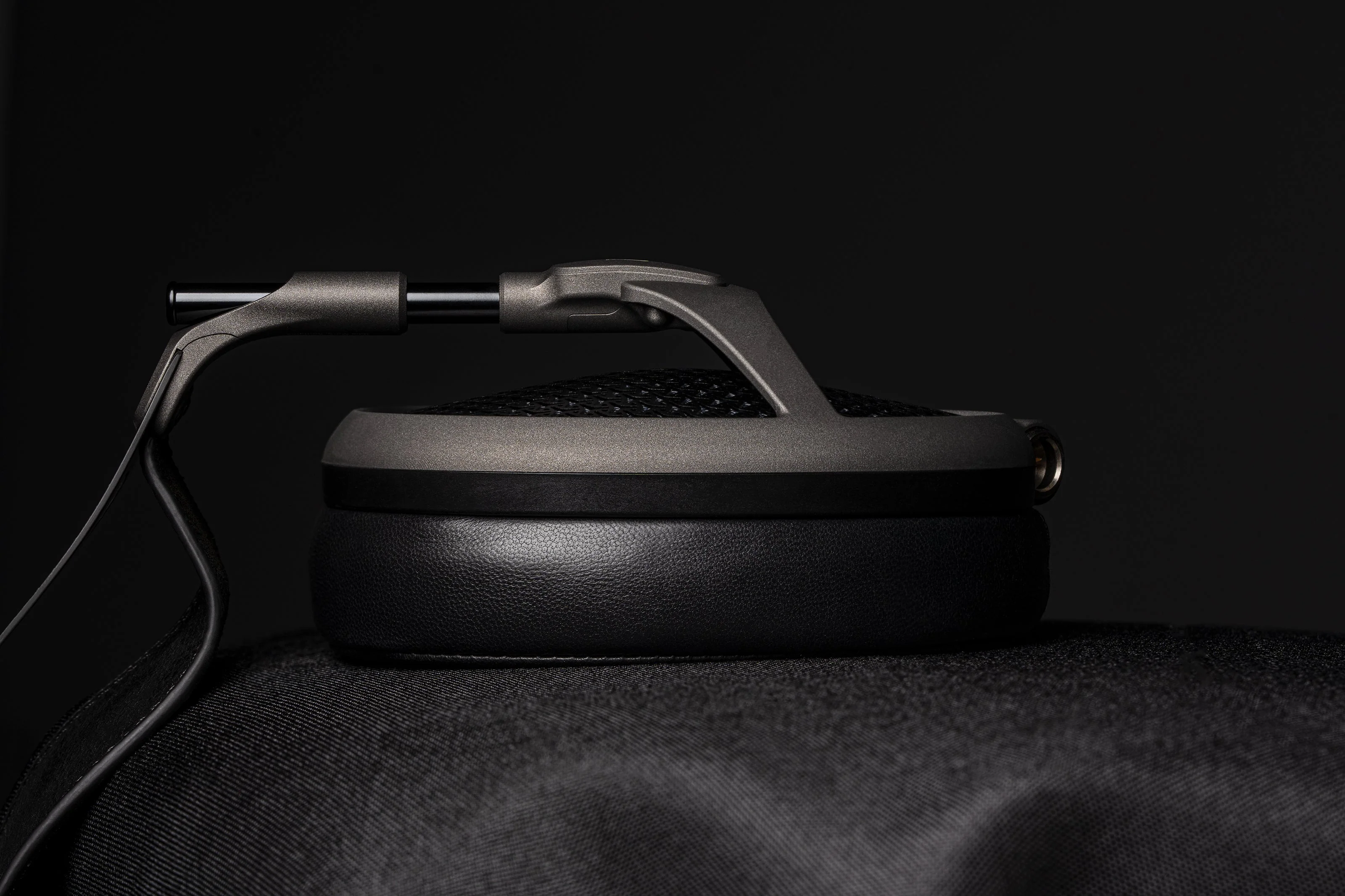 Meze ELITE Isodynamic Hybrid Array Headphone - Image 22