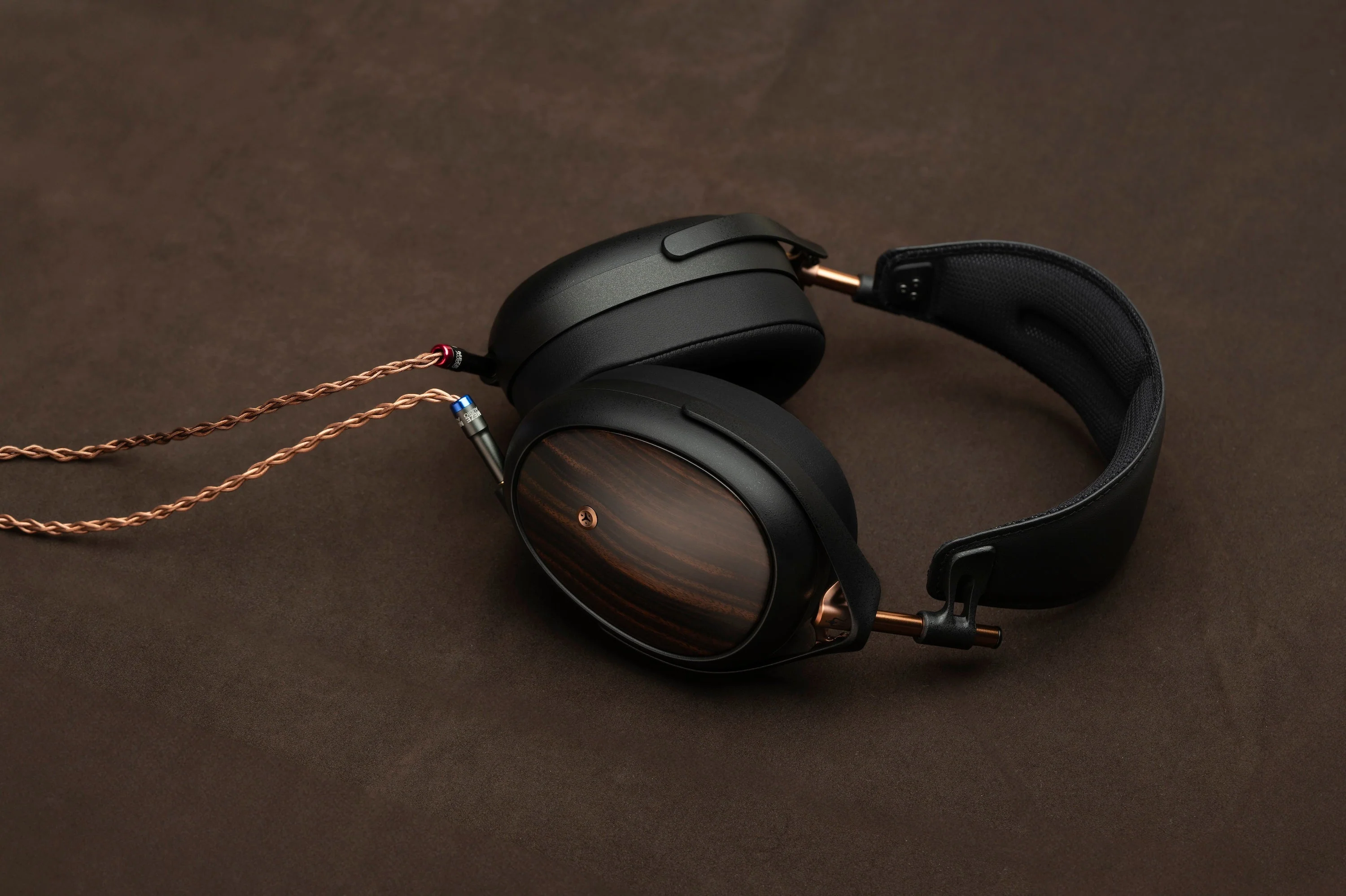 Meze LIRIC II Closed-Back Planar Magnetic Headphone [Free Apos Flow Cable Bundle] - Image 20