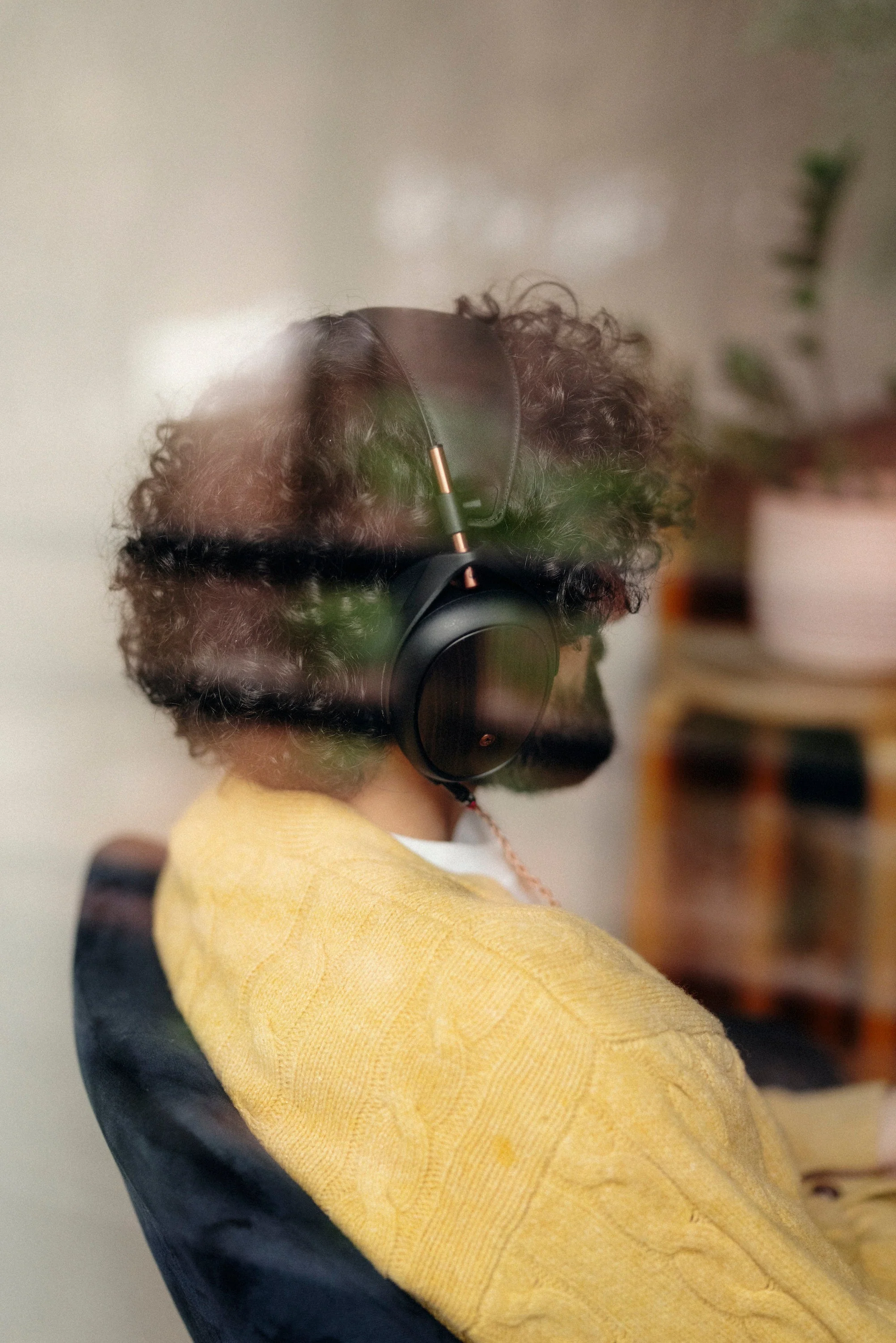 Meze LIRIC II Closed-Back Planar Magnetic Headphone [Free Apos Flow Cable Bundle] - Image 28