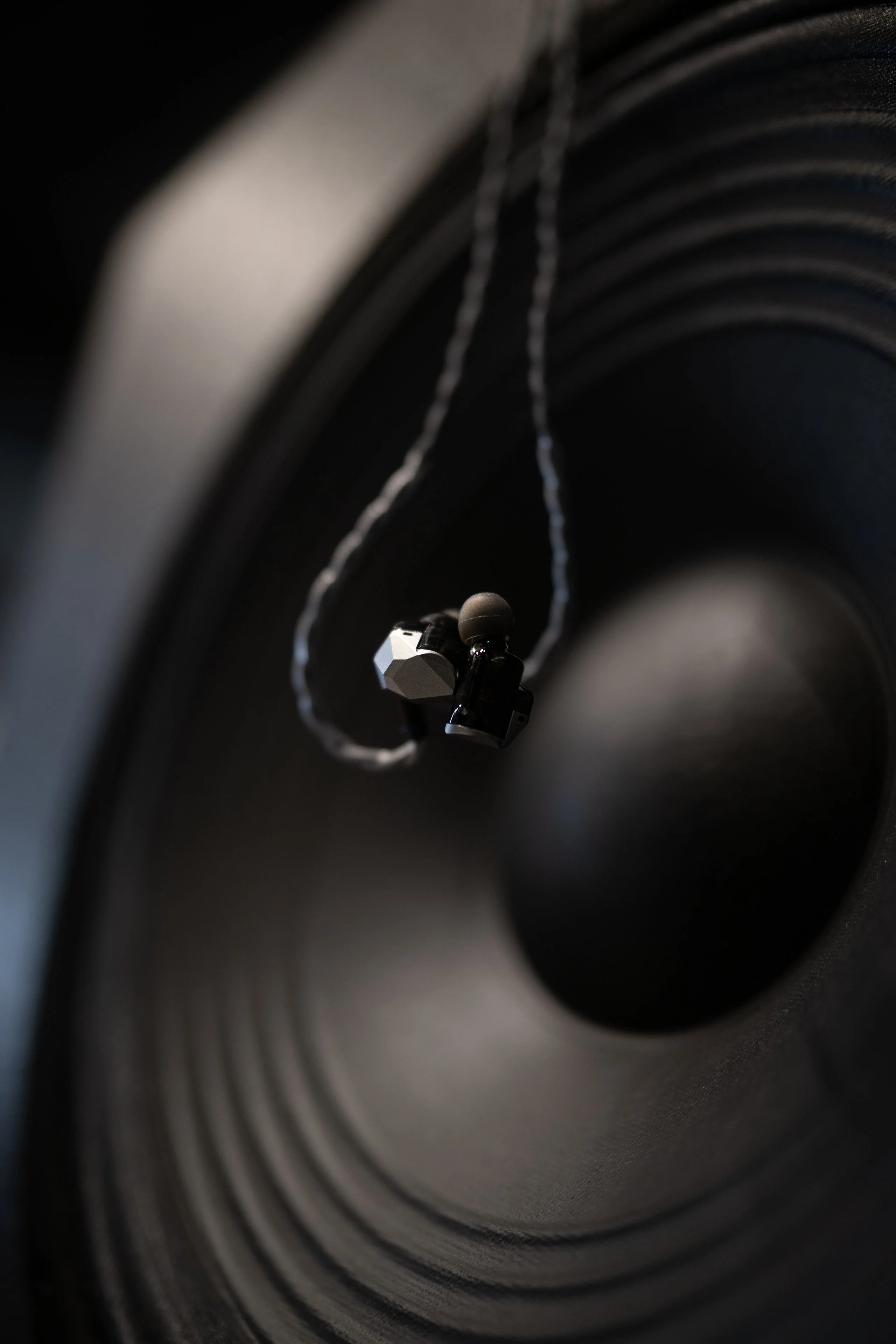 Moondrop Harmon Hybrid Dynamic Driver IEMs (In-Ear Monitors) - Image 12