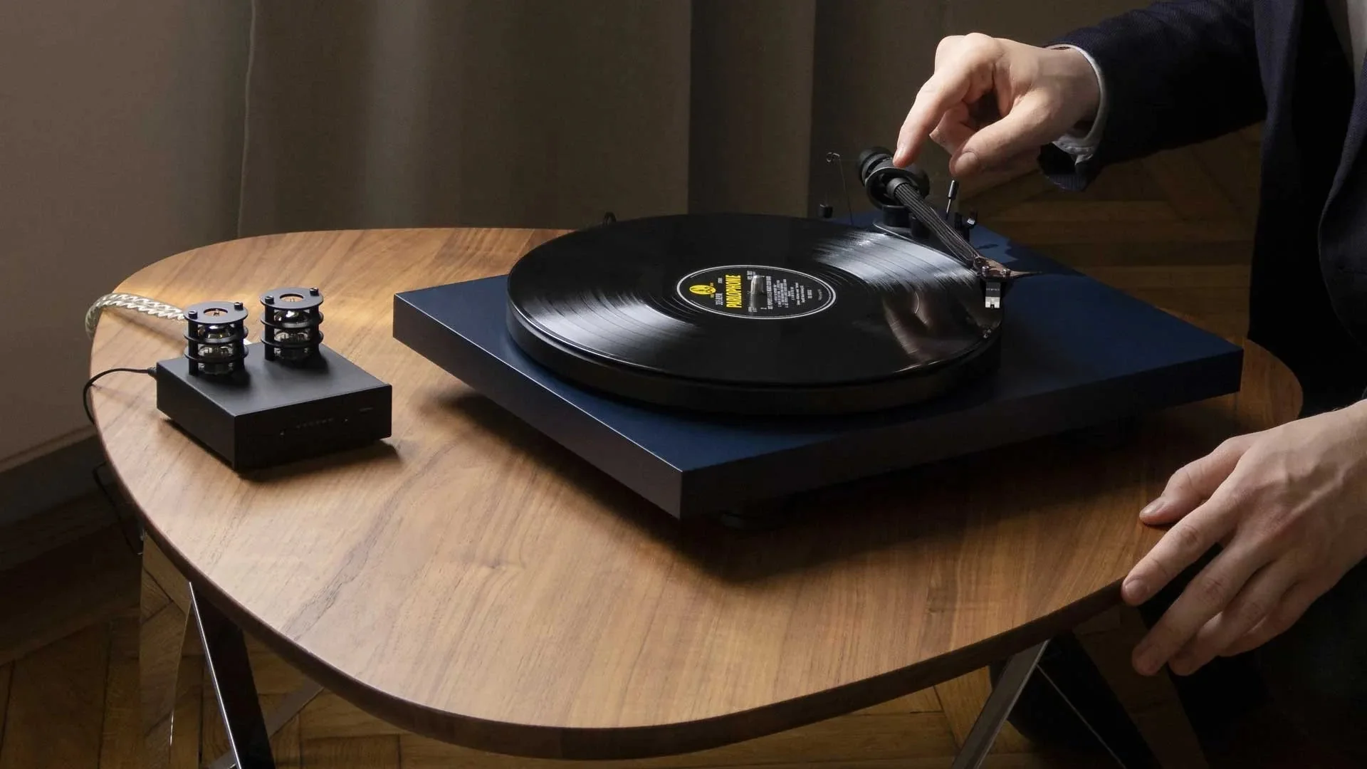 Pro-Ject Audio Debut Carbon EVO Turntable - Image 5