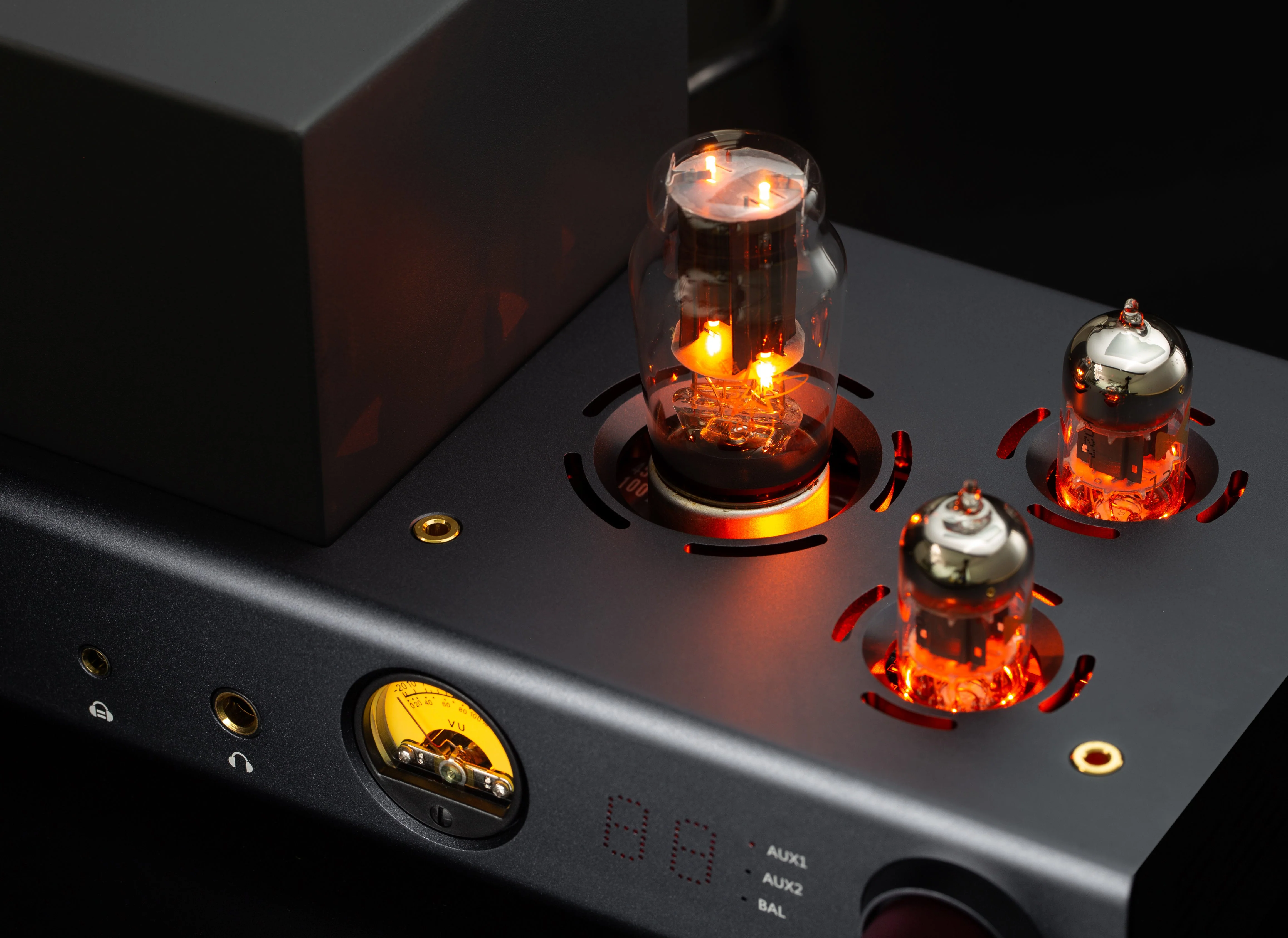 xDuoo TA-20 Plus Balanced Tube Headphone Amplifier - Image 17